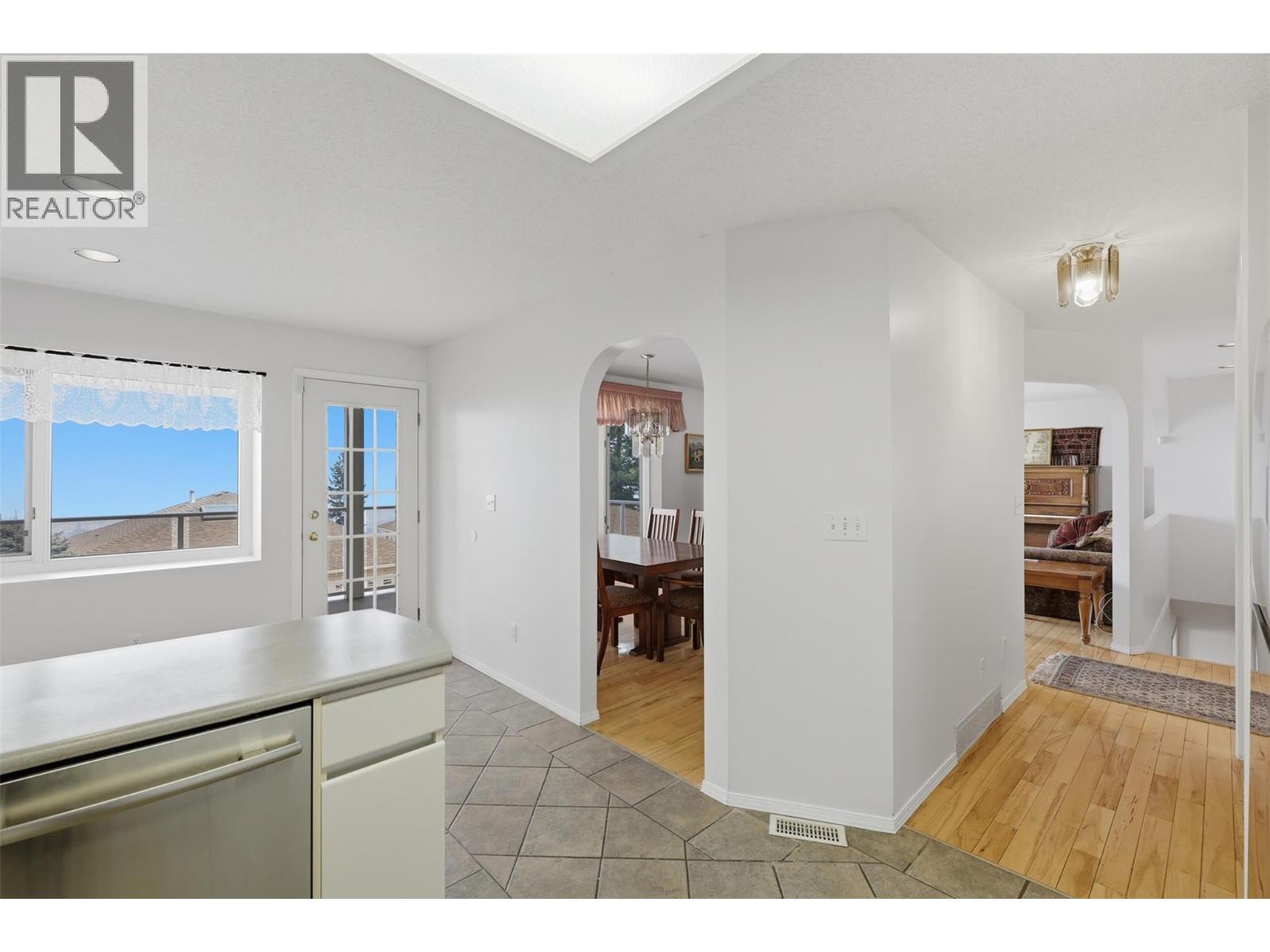 #27 2030 Van Horne Drive - 15