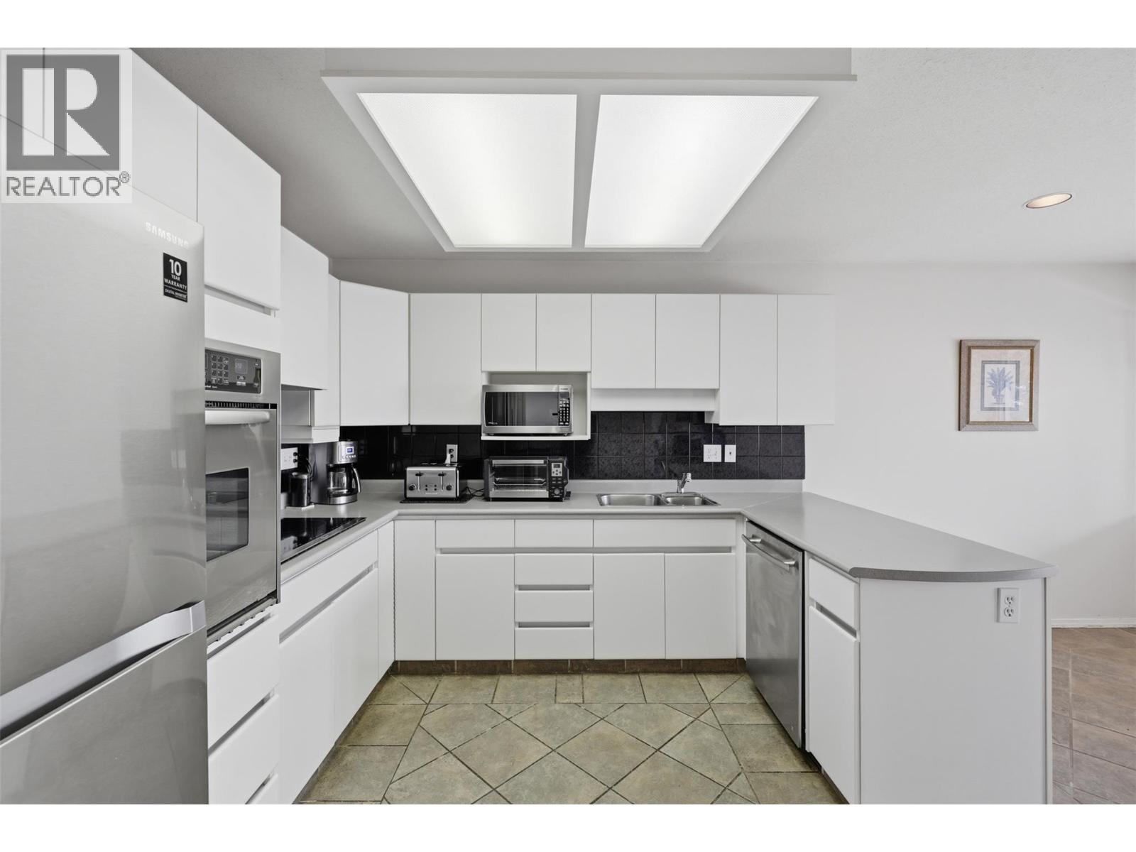 #27 2030 Van Horne Drive - 14