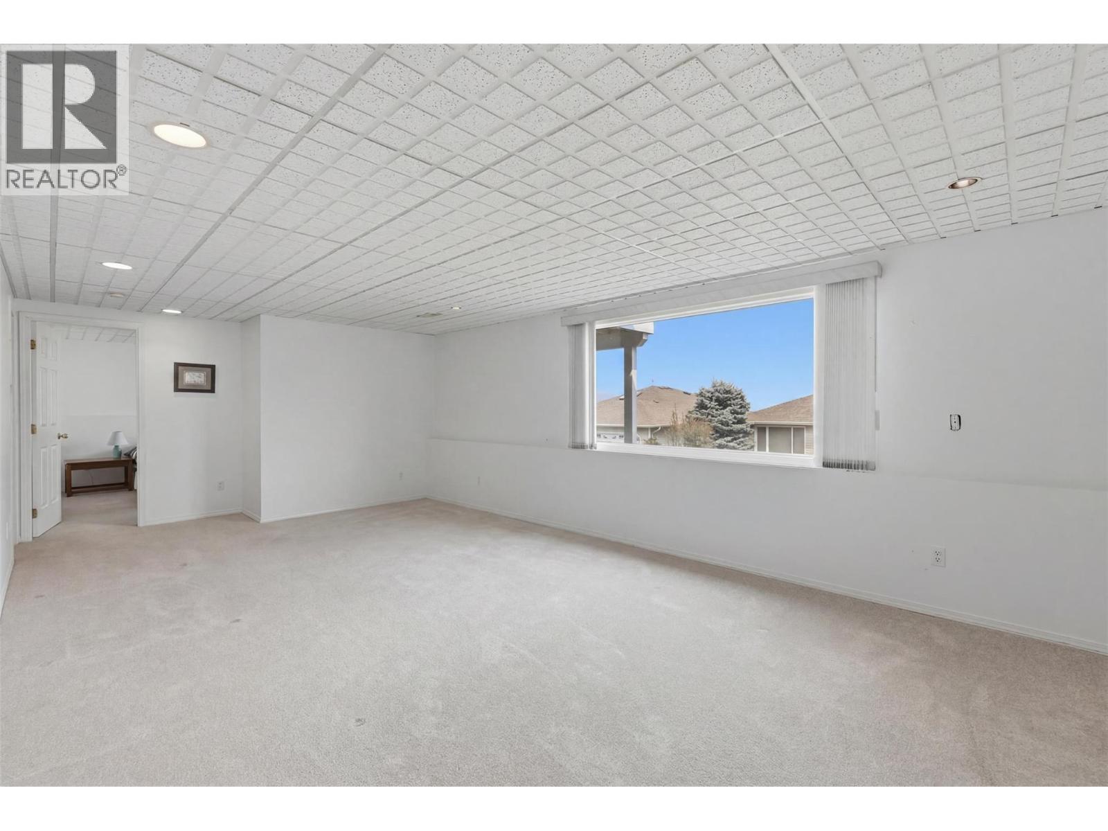 #27 2030 Van Horne Drive - 28