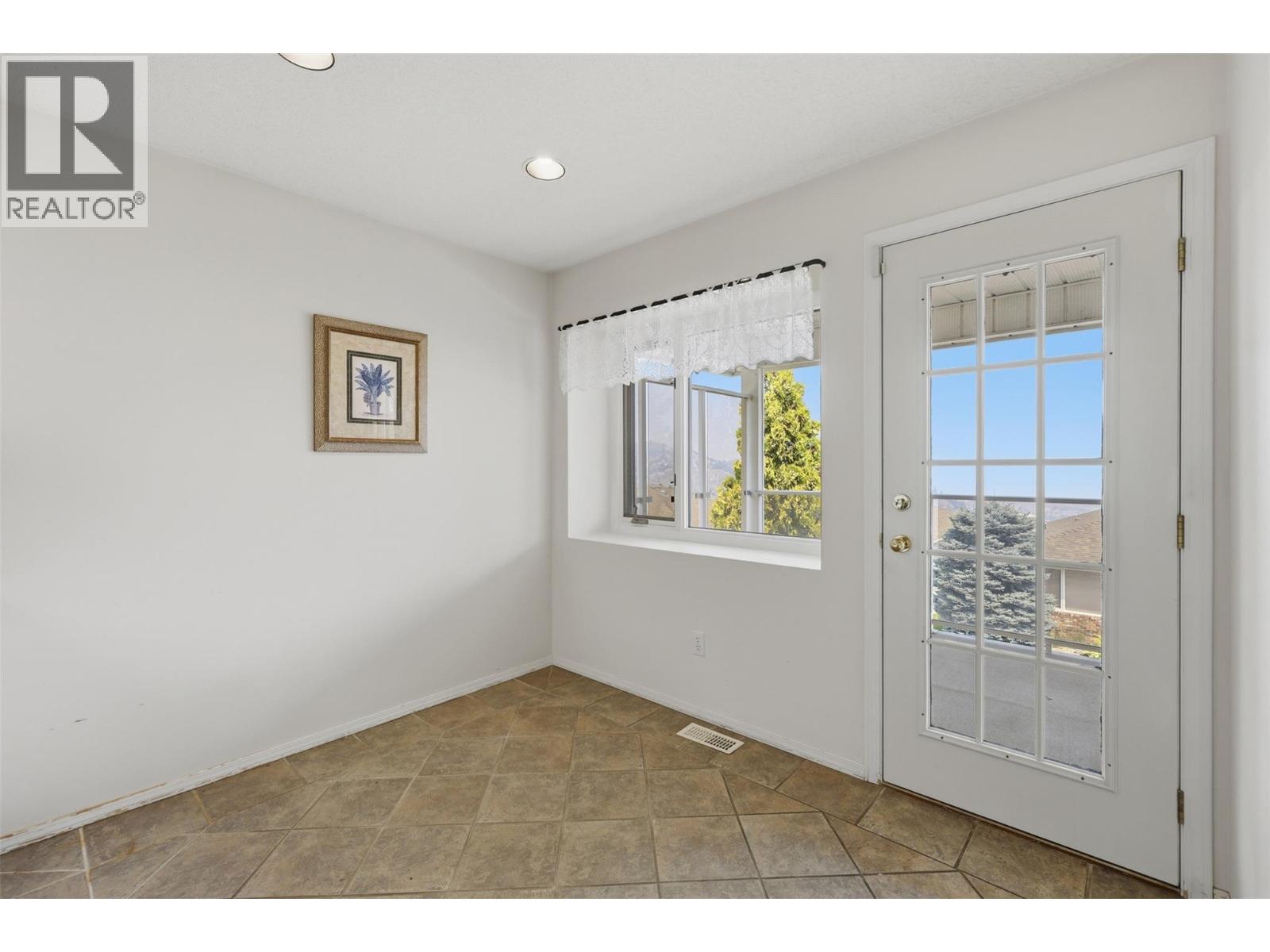 #27 2030 Van Horne Drive - 16