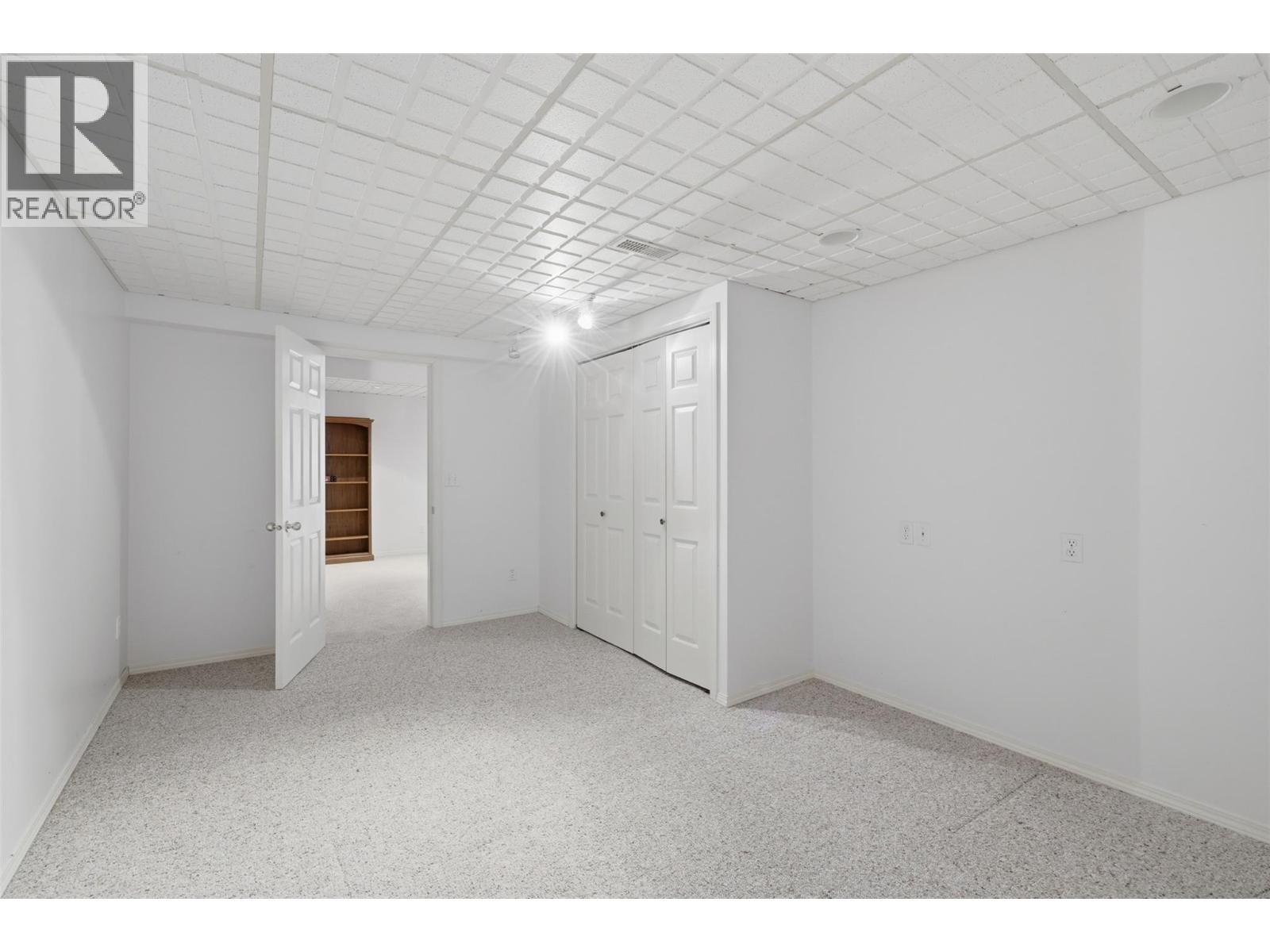 #27 2030 Van Horne Drive - 41
