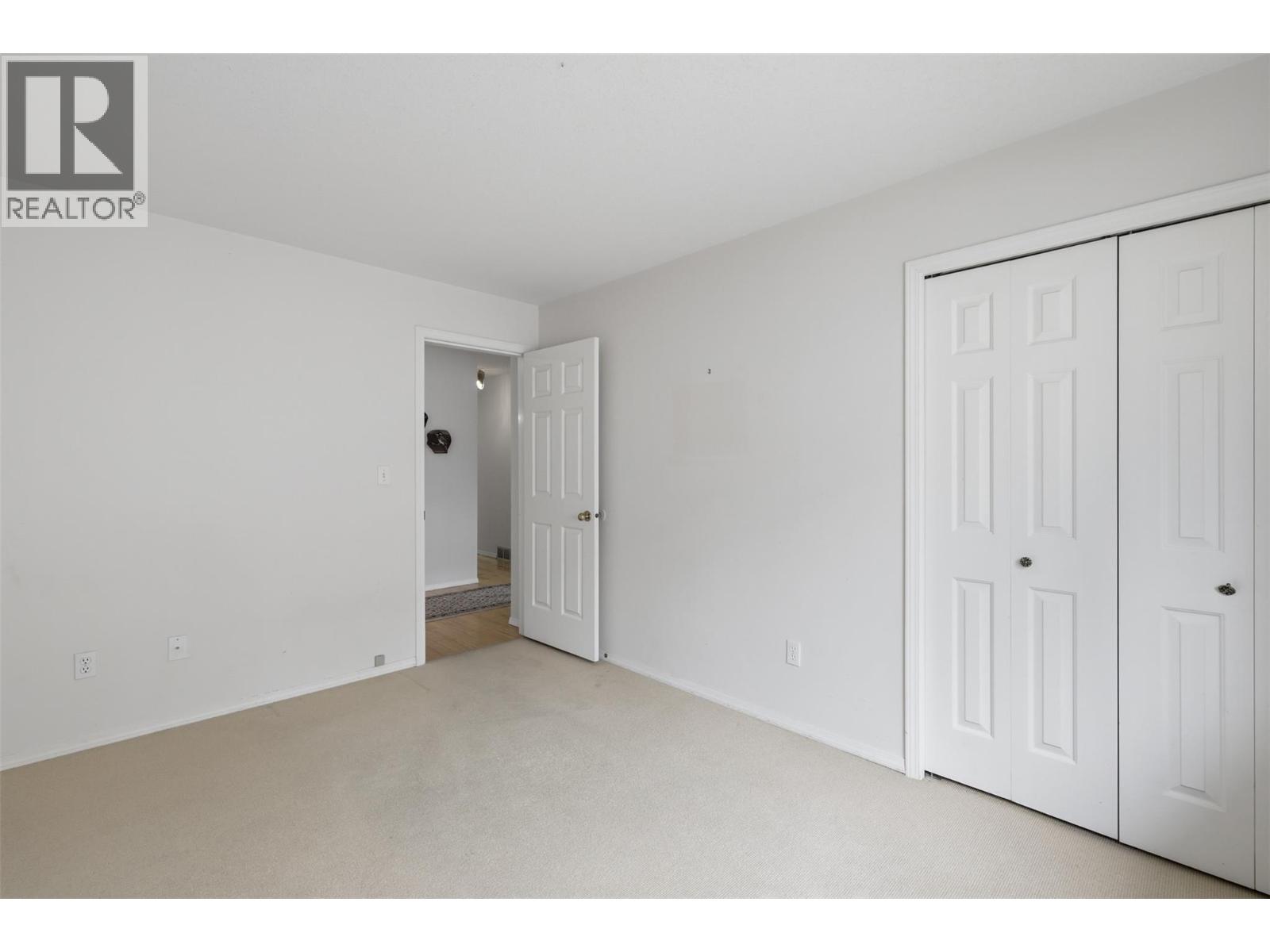 #27 2030 Van Horne Drive - 25
