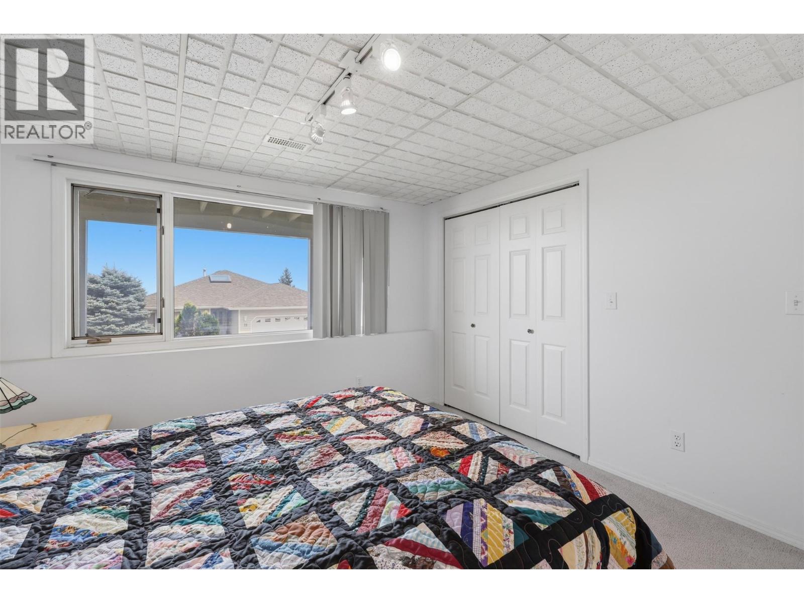 #27 2030 Van Horne Drive - 35