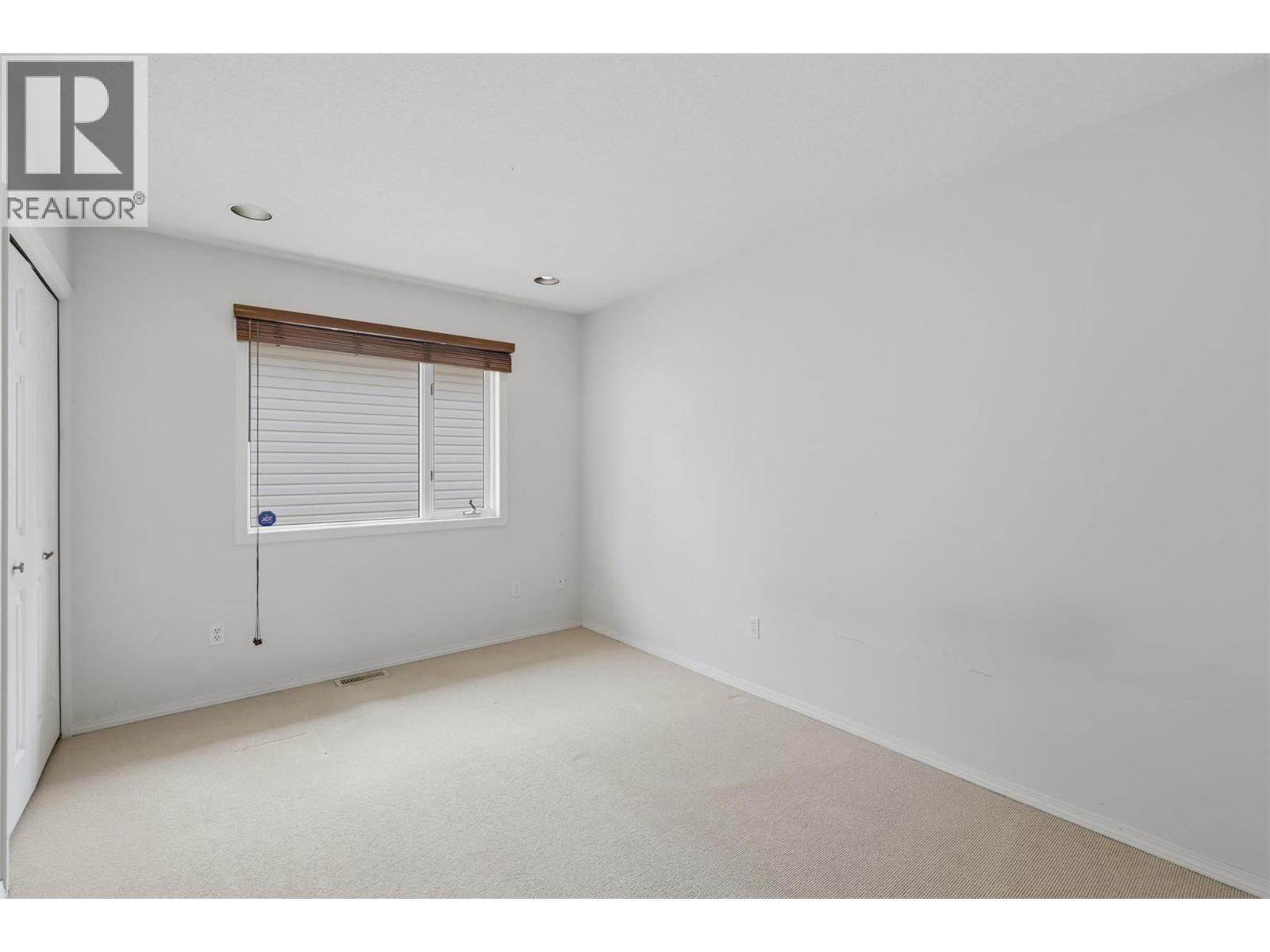 #27 2030 Van Horne Drive - 24