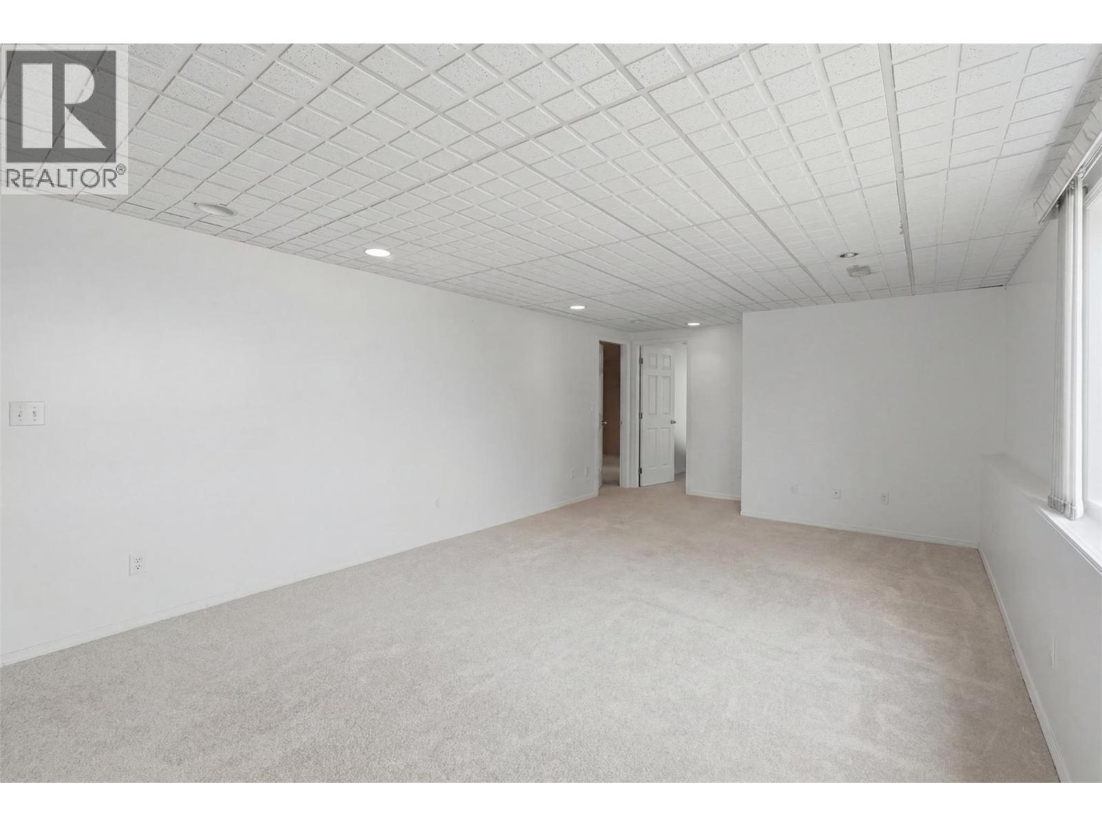 #27 2030 Van Horne Drive - 30
