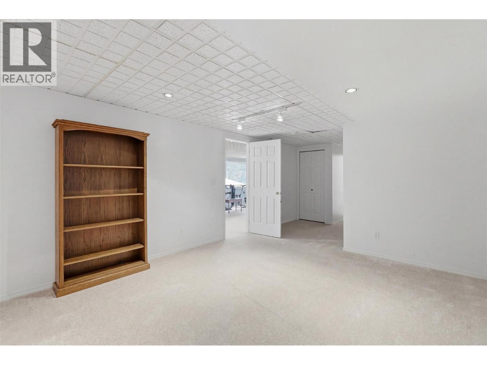 #27 2030 Van Horne Drive - 38