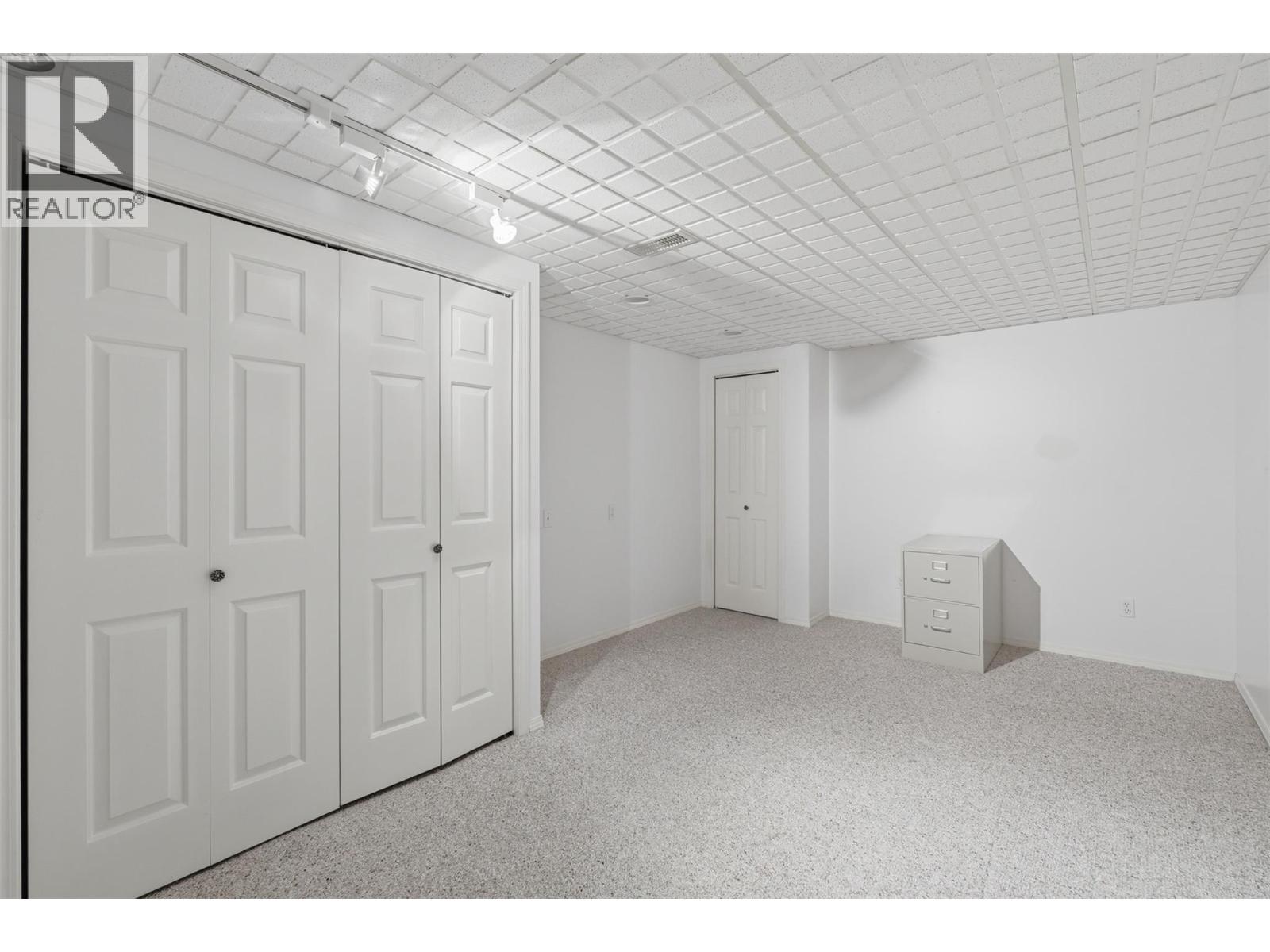 #27 2030 Van Horne Drive - 40