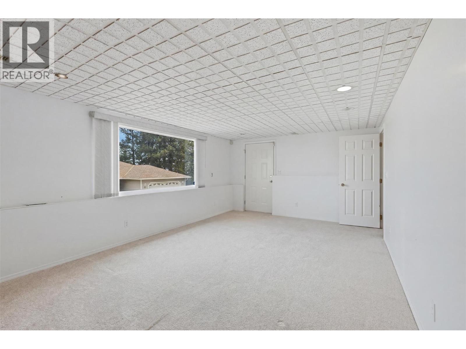 #27 2030 Van Horne Drive - 32