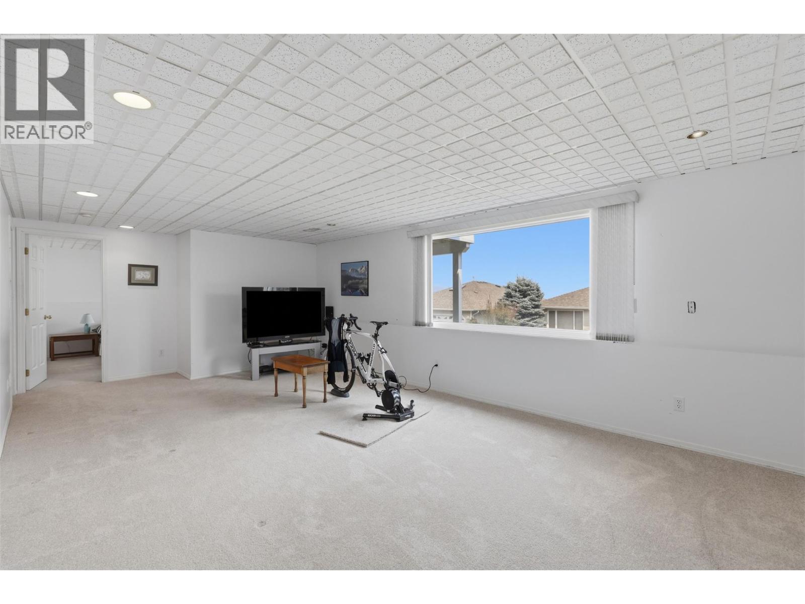 #27 2030 Van Horne Drive - 29