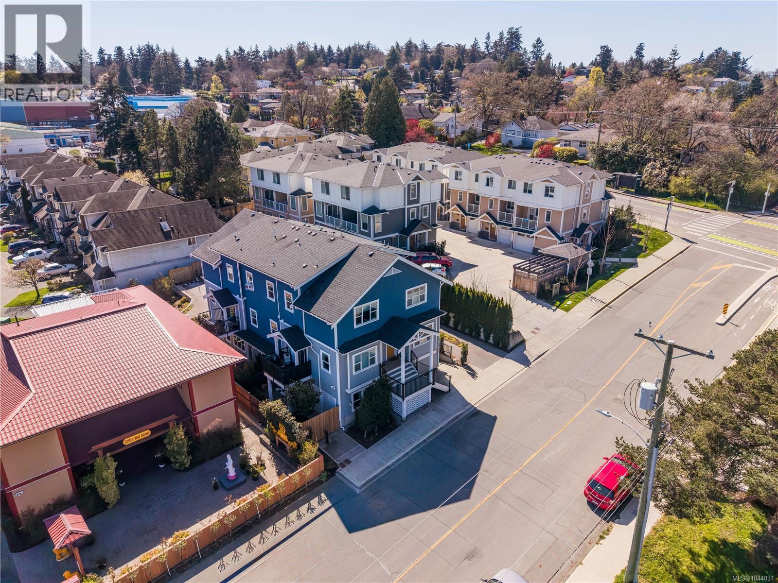 #4 937 Colville Rd - 20