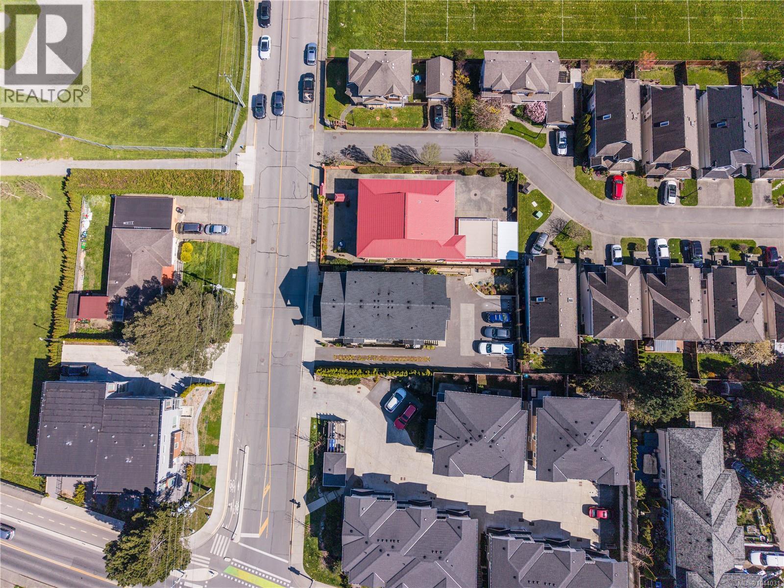 #4 937 Colville Rd - 24
