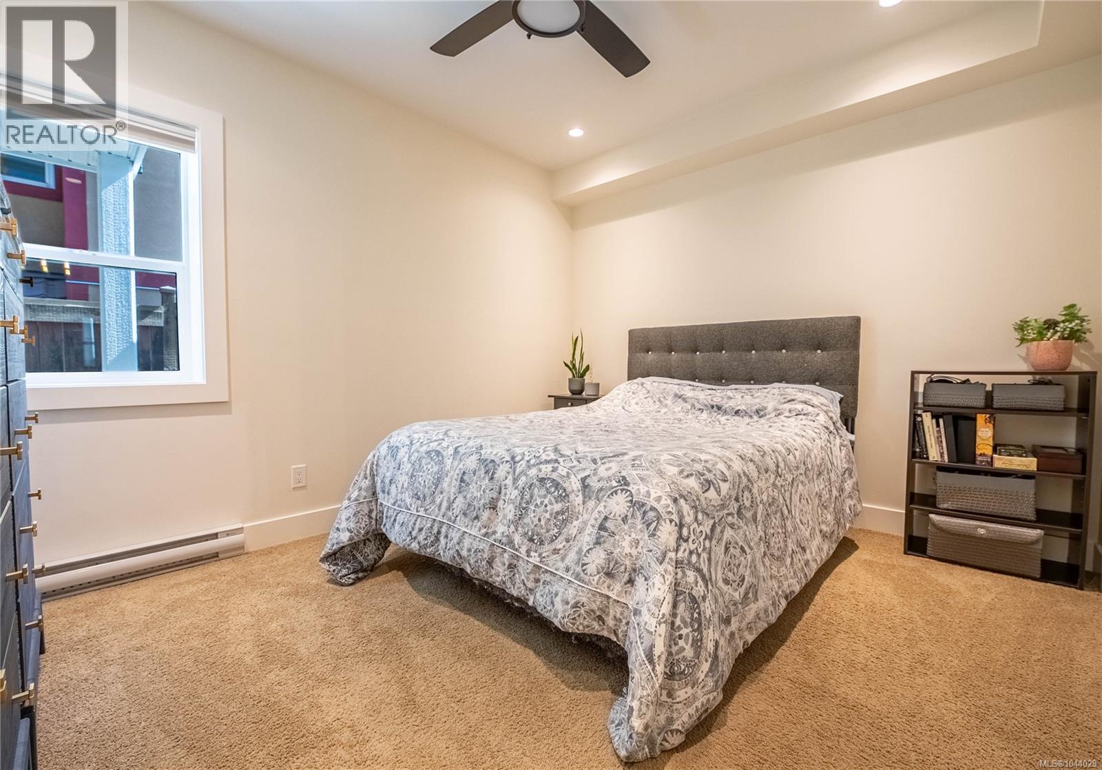 #4 937 Colville Rd - 11