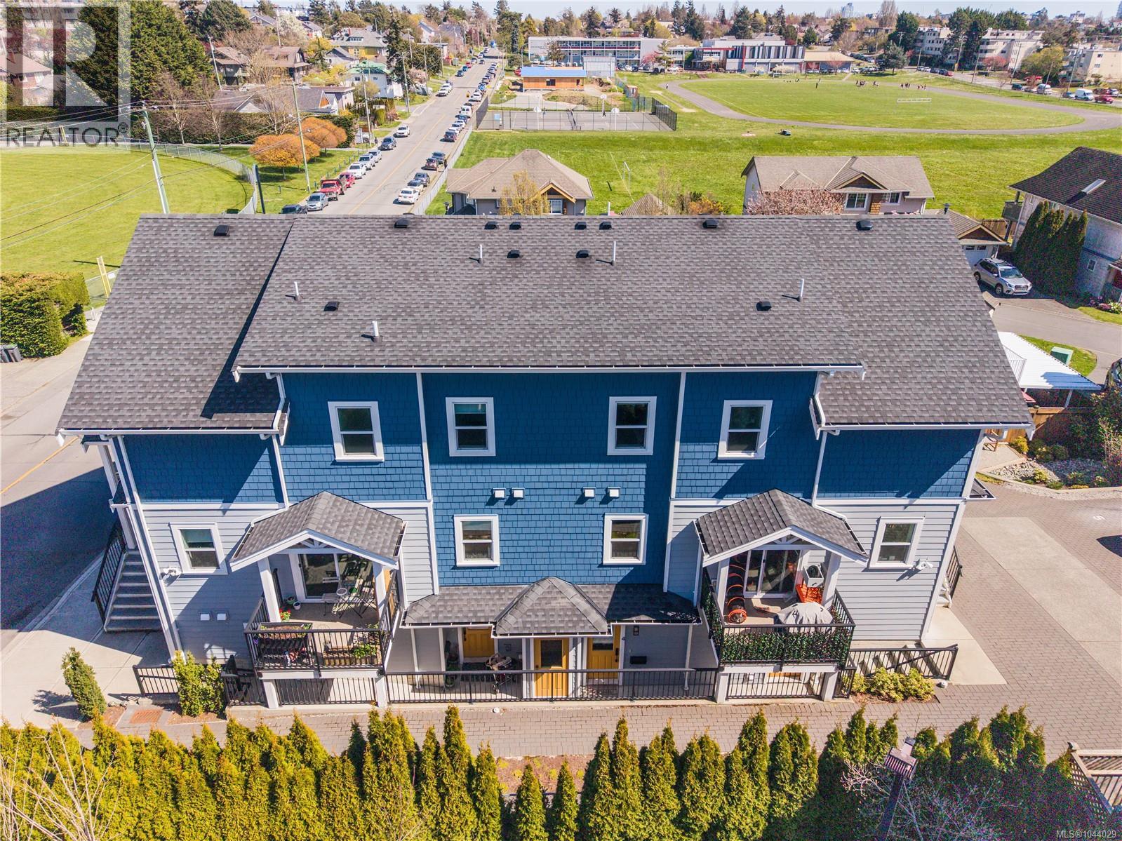 #4 937 Colville Rd - 22