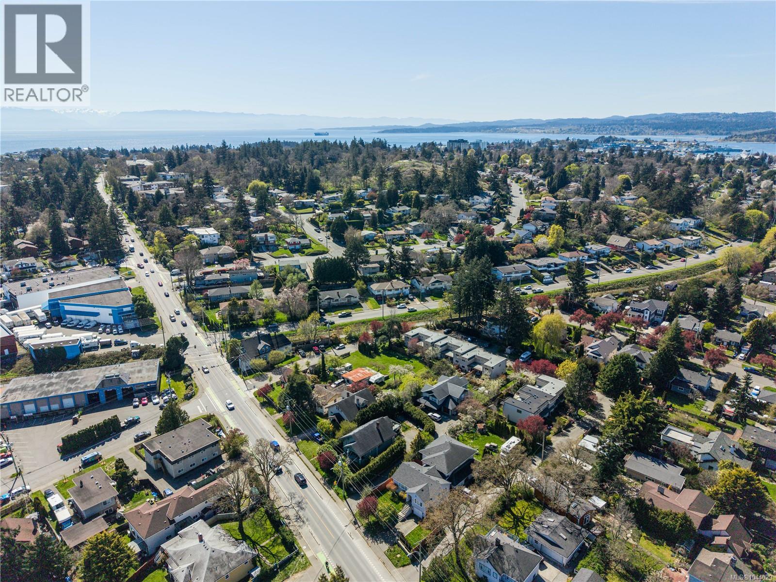 #4 937 Colville Rd - 28