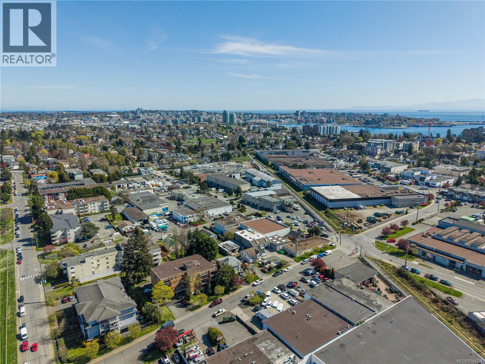 #4 937 Colville Rd - 29