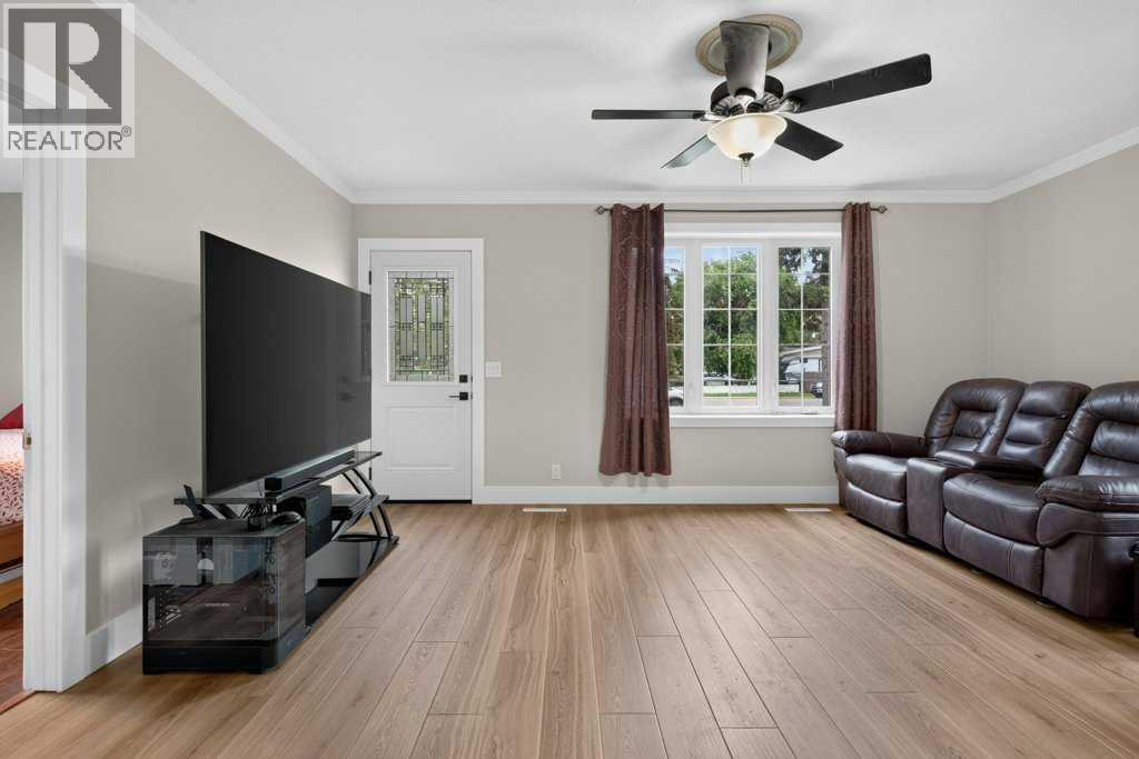 5202 57 Avenue - Image 3