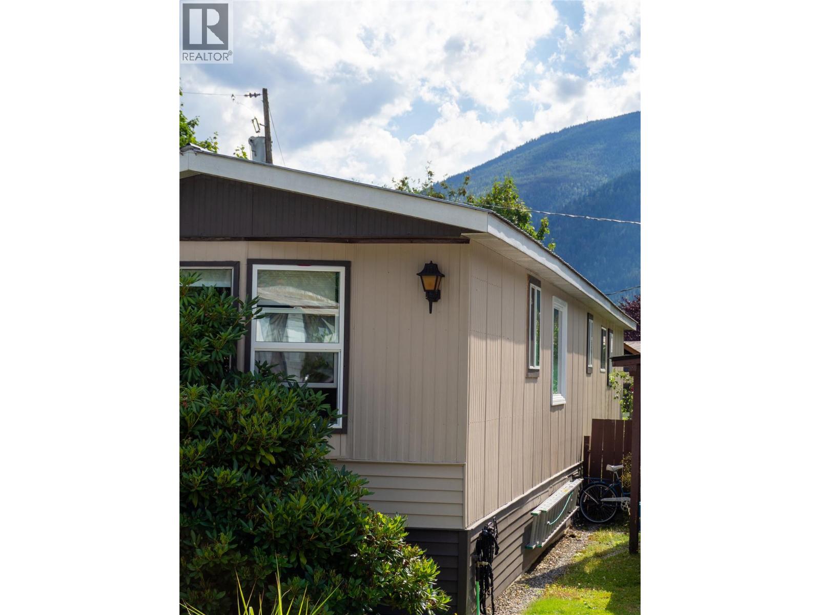 #26 2714 LOWER 6 MILE Road - 6