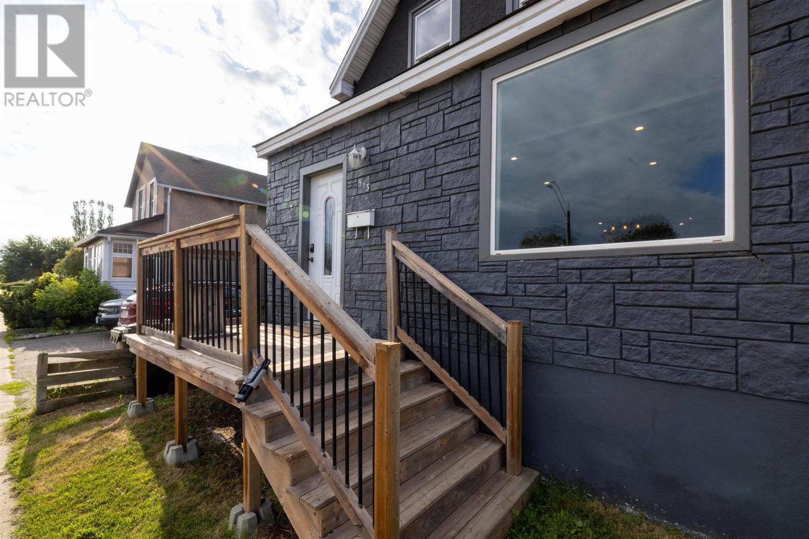 513 Christina ST E - 3