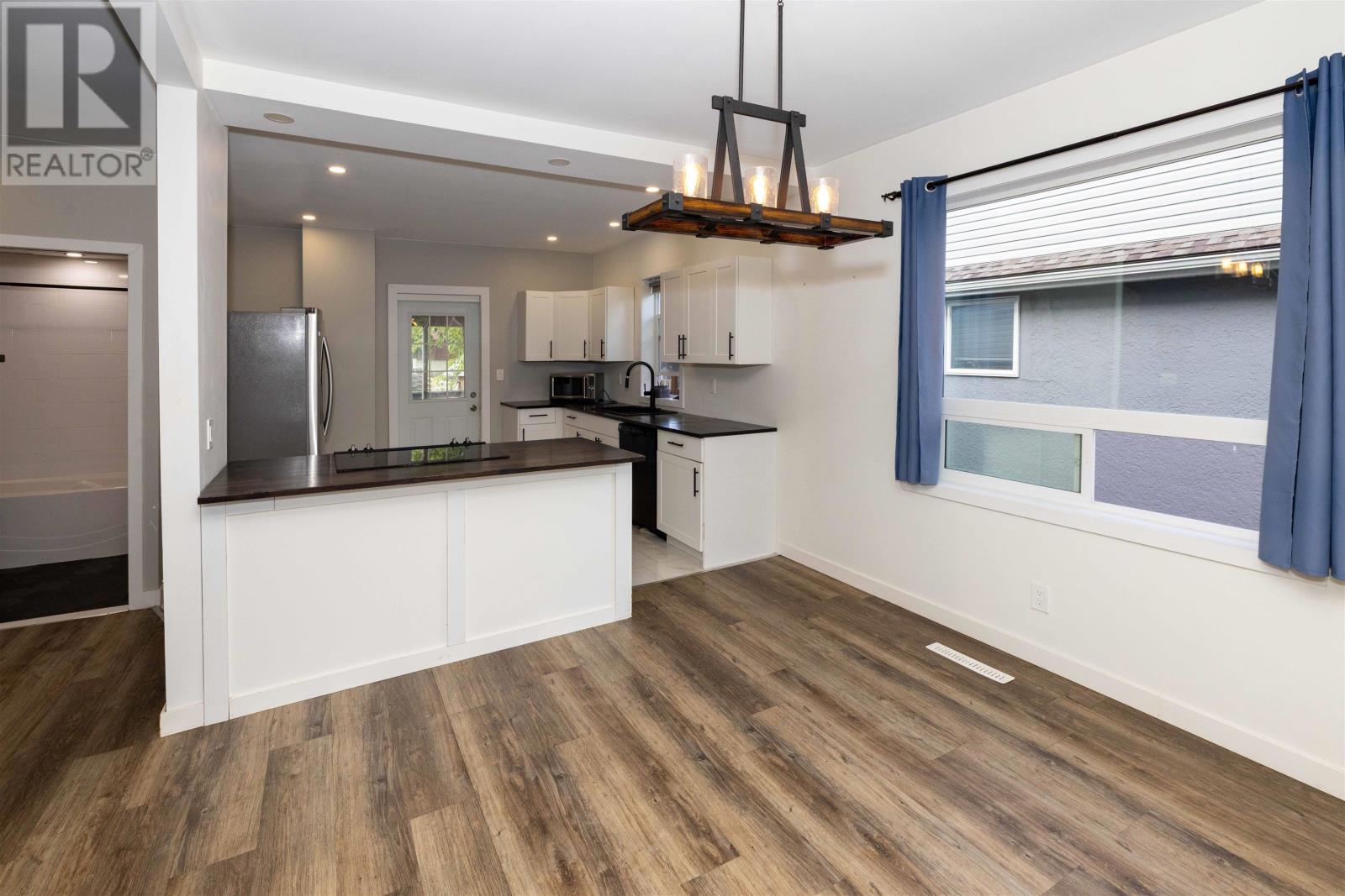 513 Christina ST E - 4