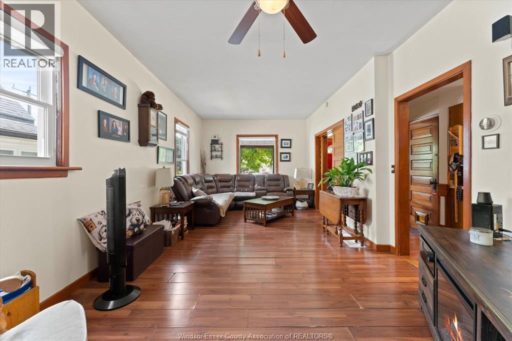 11 VICTORIA AVENUE North - 12