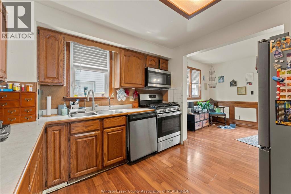 11 VICTORIA AVENUE North - 13