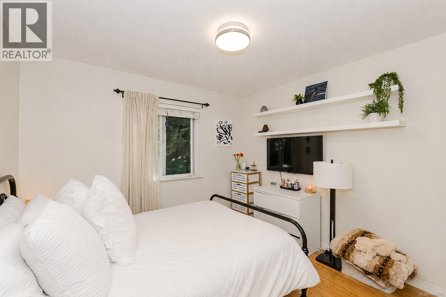 56 Stoneridge Dr - 28
