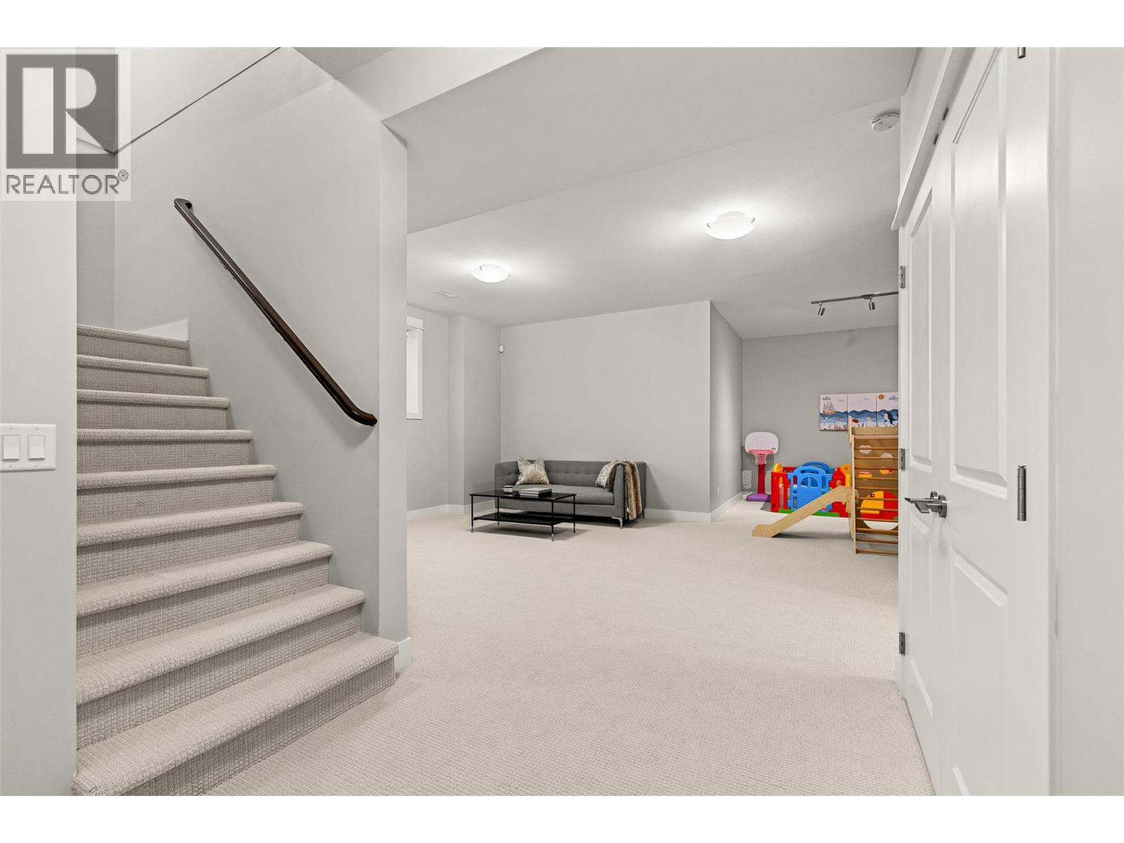 453 Lakepointe Drive - 35