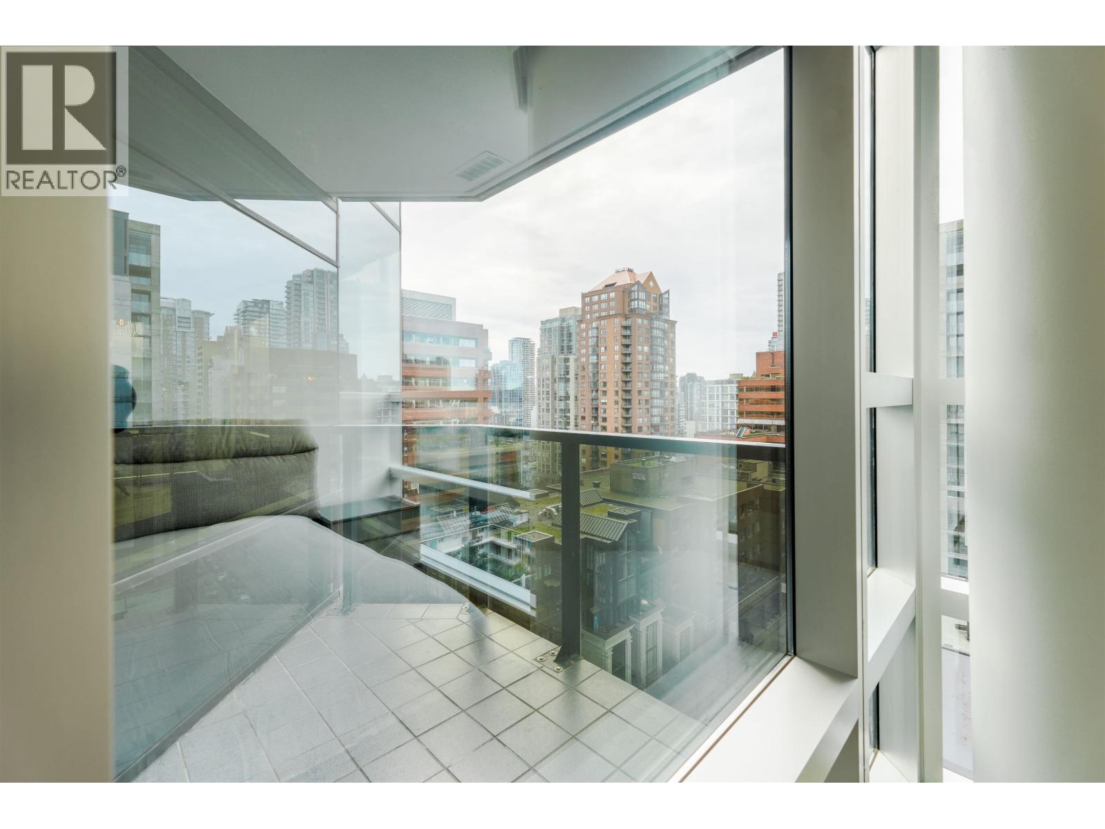 2 Bed, 2 Bath House for Rent in Vancouver – 1050 BURRARD STREET, Vancouver – MLS# R3149353 - Image 12