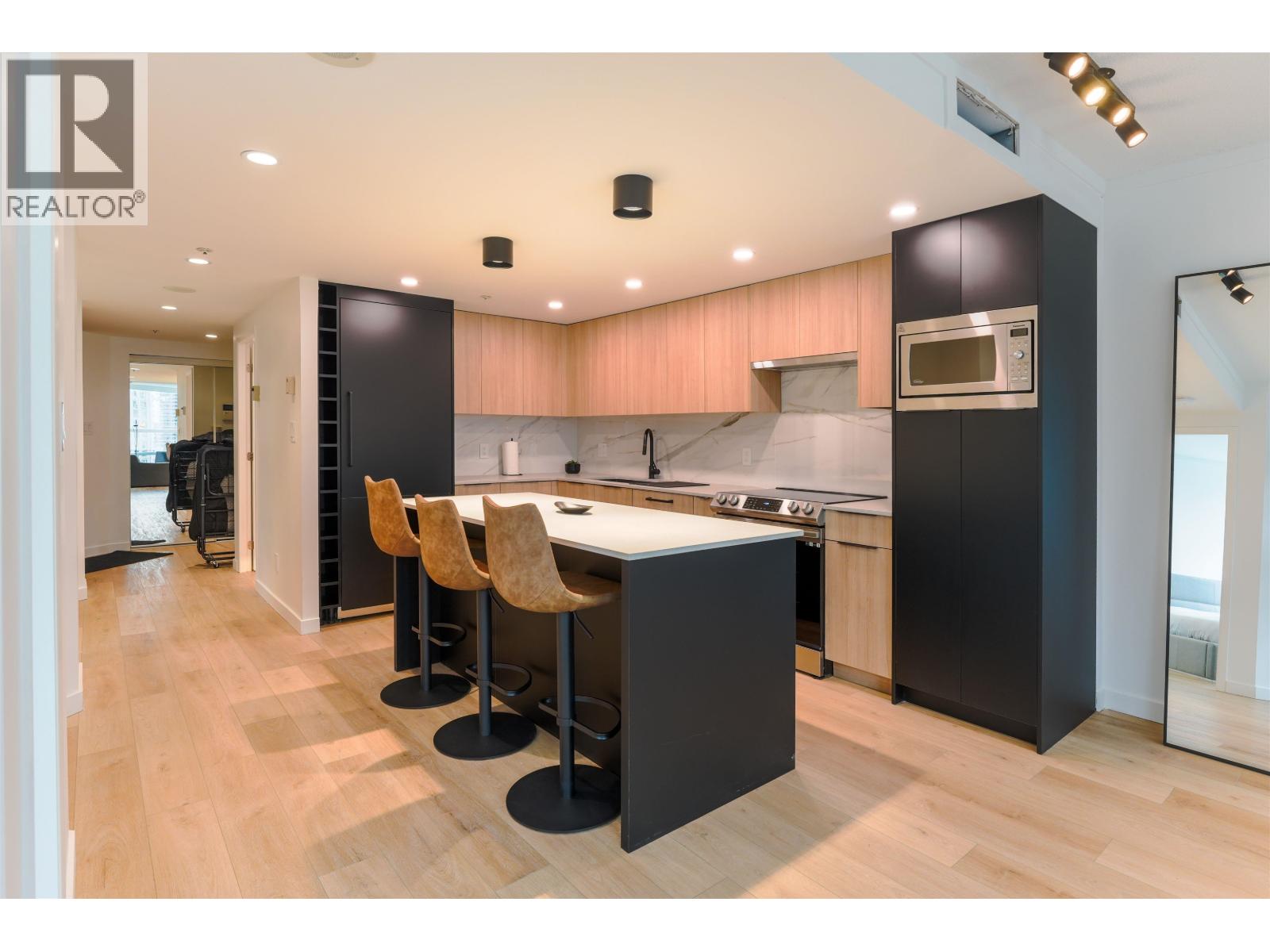 2 Bed, 2 Bath House for Rent in Vancouver – 1050 BURRARD STREET, Vancouver – MLS# R3149353 - Image 3