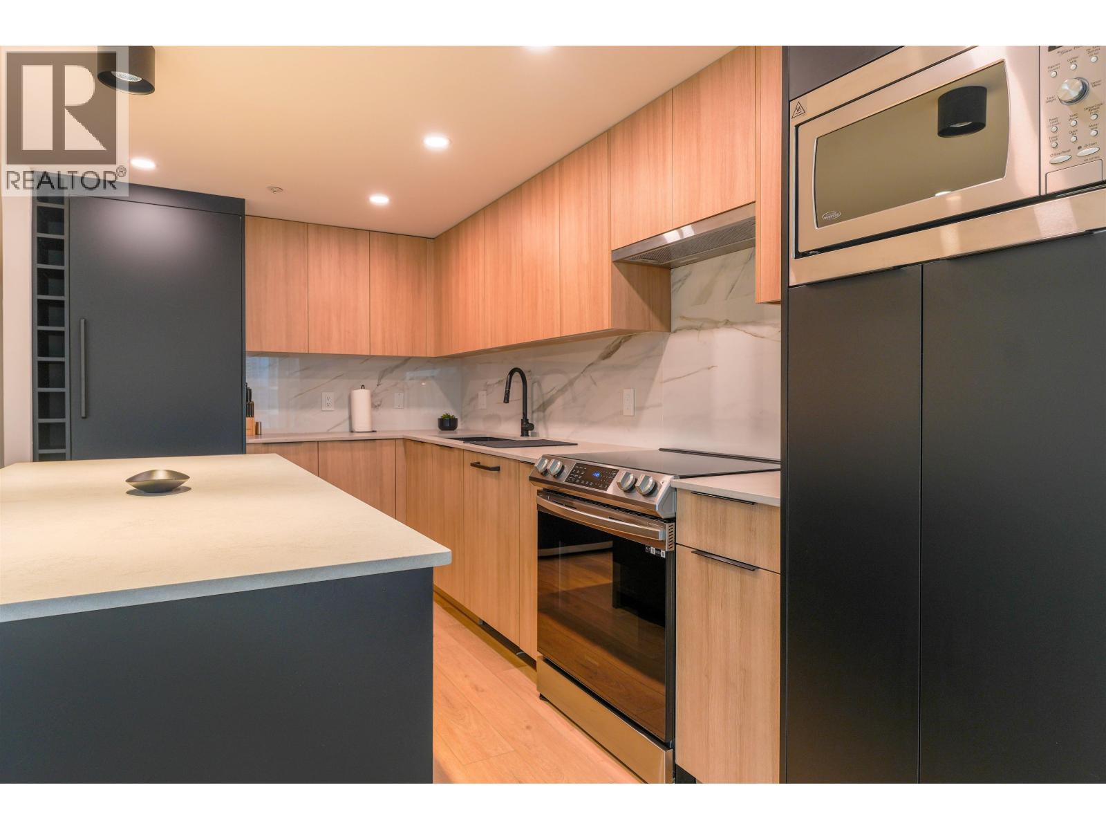 2 Bed, 2 Bath House for Rent in Vancouver – 1050 BURRARD STREET, Vancouver – MLS# R3149353 - Image 5