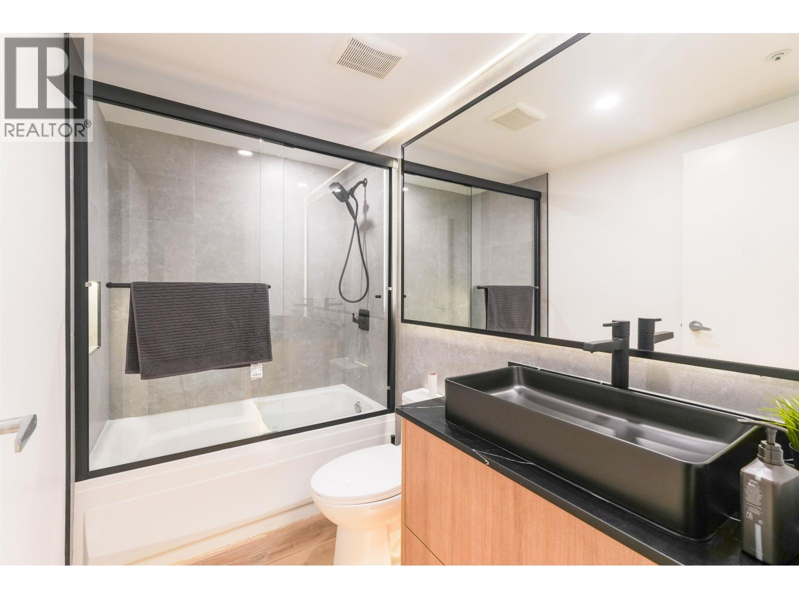 2 Bed, 2 Bath House for Rent in Vancouver – 1050 BURRARD STREET, Vancouver – MLS# R3149353 - Image 7