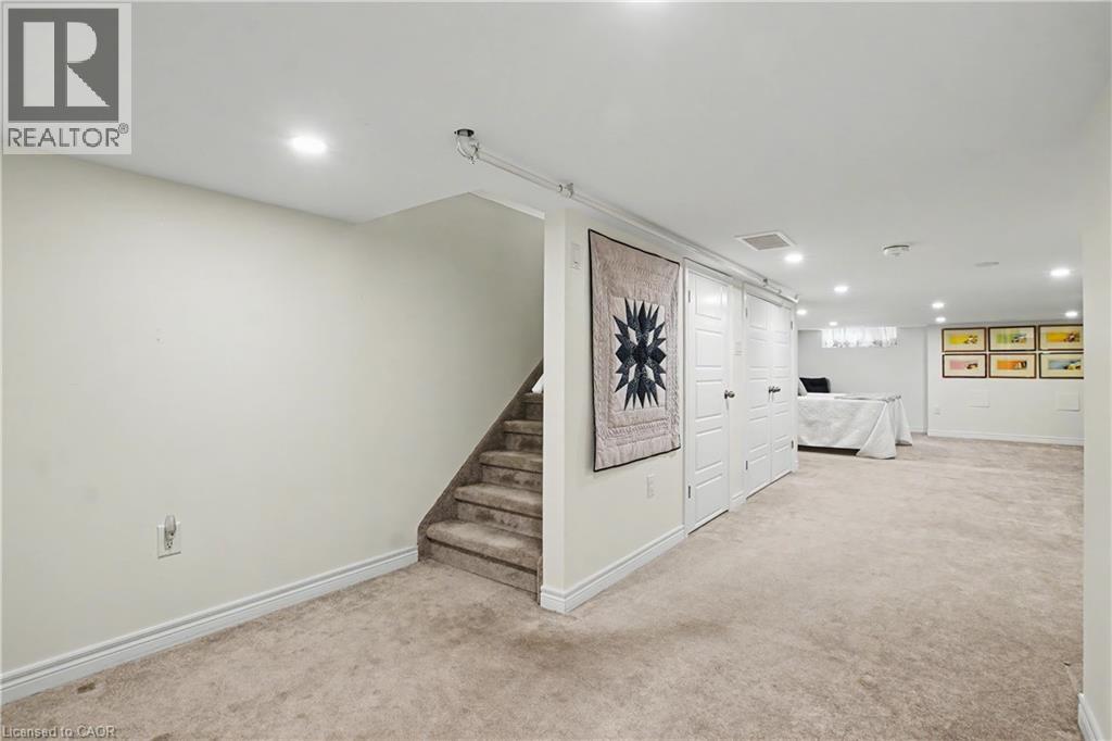#4 290 W BARTON Street W - Image 14