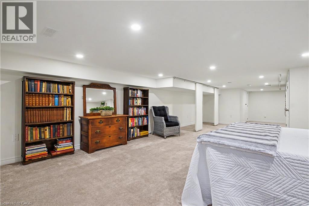 #4 290 W BARTON Street W - Image 18