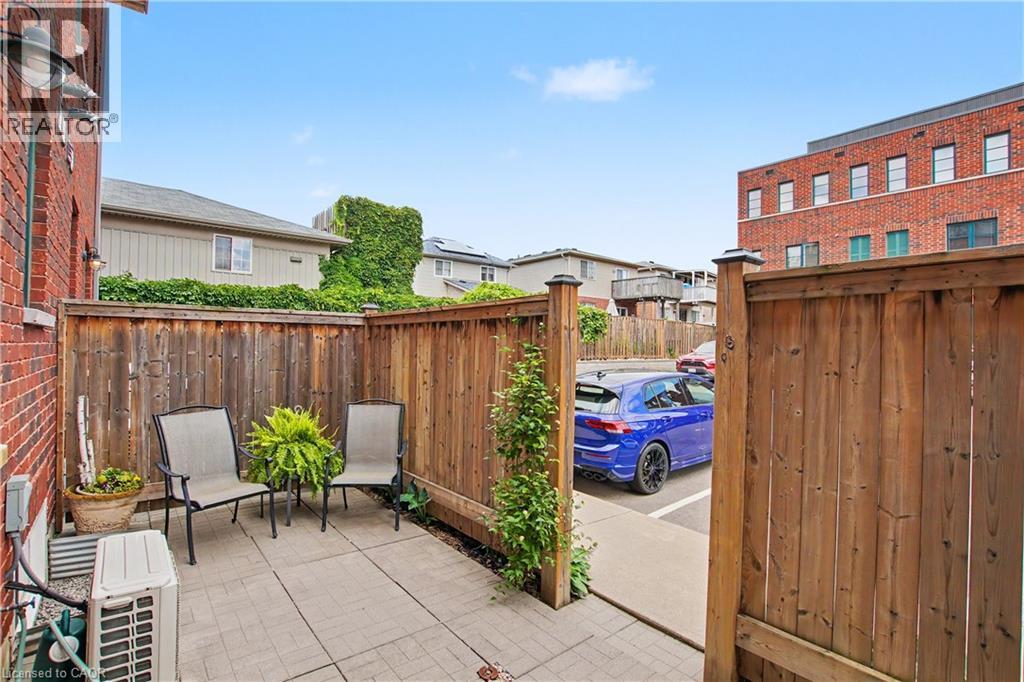 #4 290 W BARTON Street W - 20