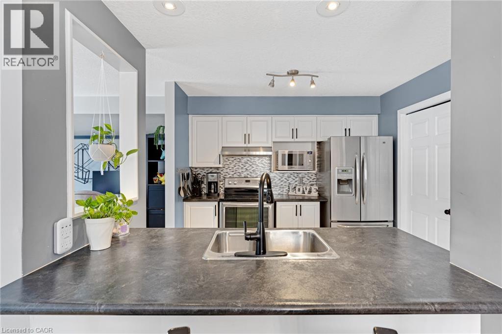 87 MARSTON Crescent - 11