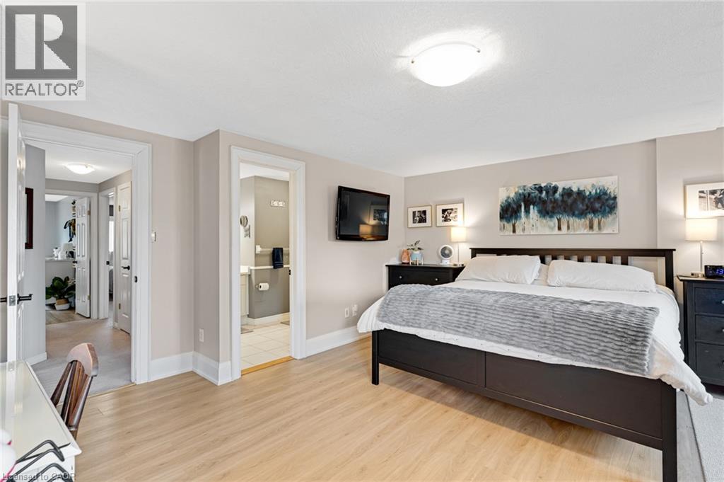 87 MARSTON Crescent - 26