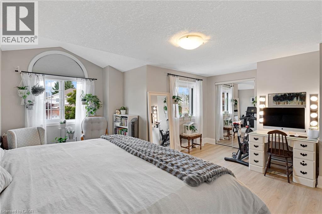 87 MARSTON Crescent - 27