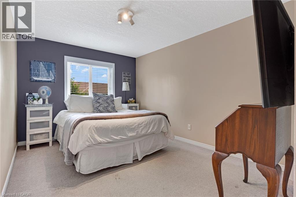 87 MARSTON Crescent - 32