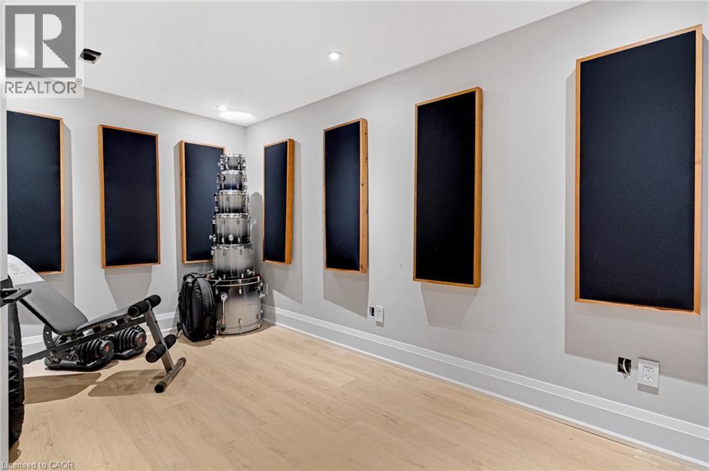 87 MARSTON Crescent - 39