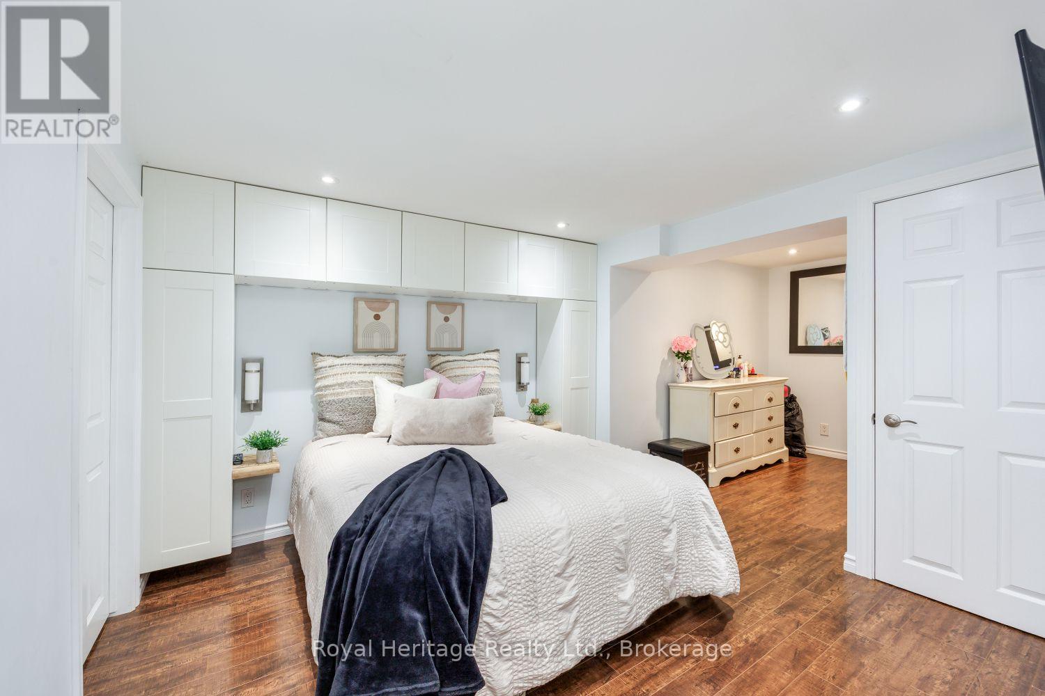 251 ELIZABETH STREET - Image 17