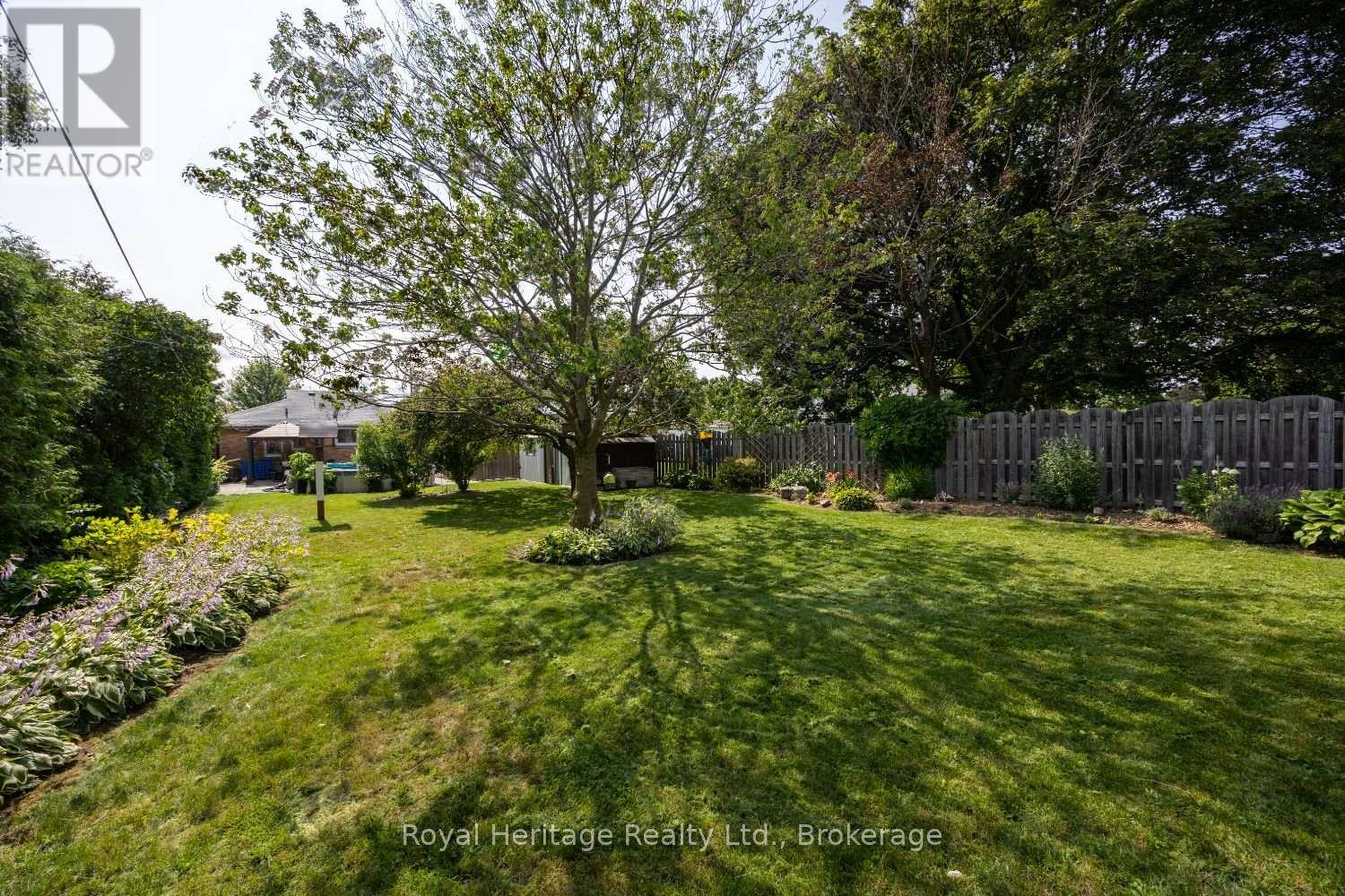 251 ELIZABETH STREET - 23