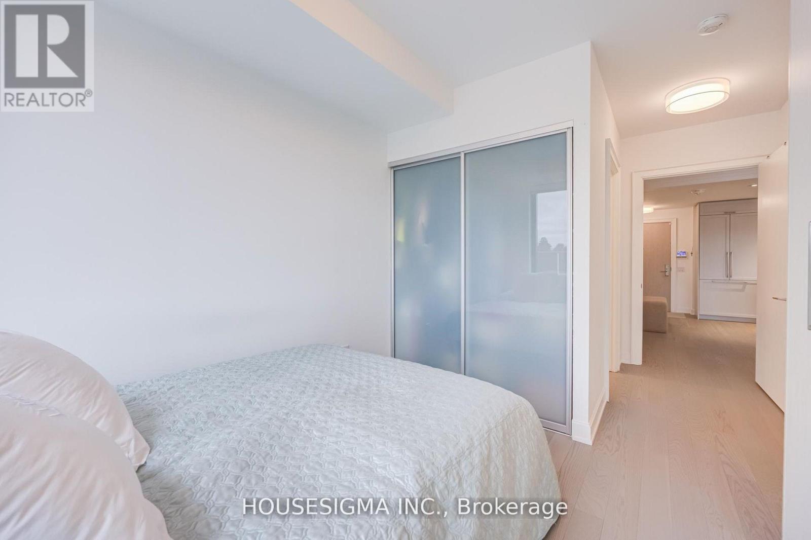 #406 1 STRATHGOWAN AVENUE - 29