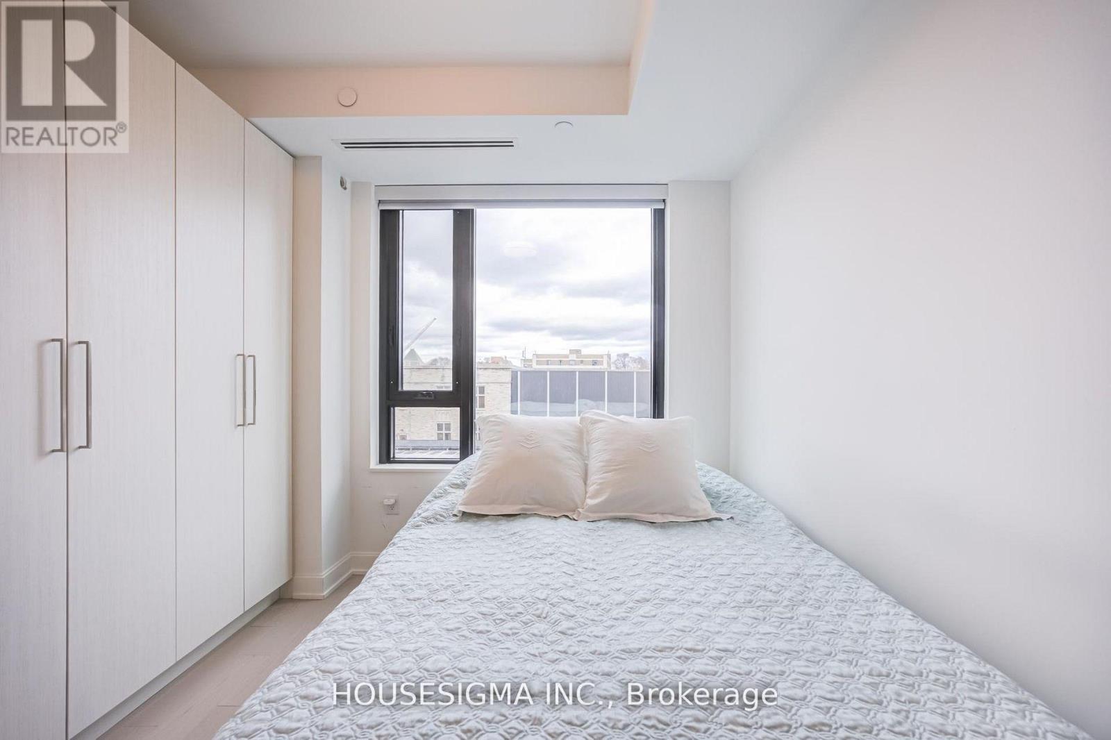 #406 1 STRATHGOWAN AVENUE - 31