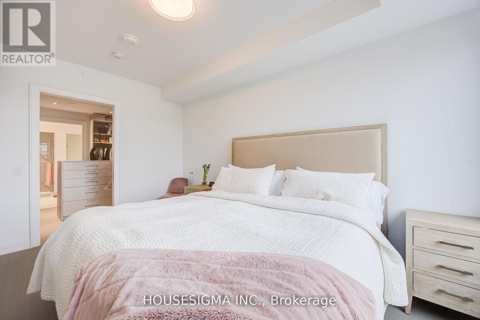 #406 1 STRATHGOWAN AVENUE - 34