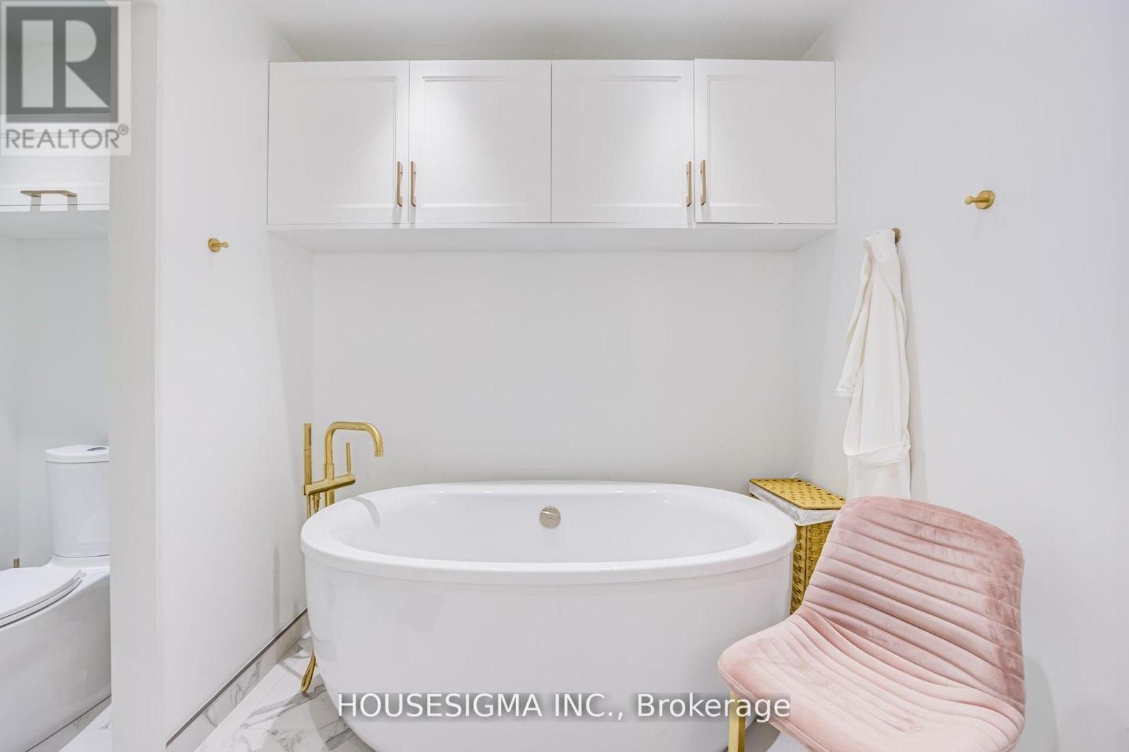 #406 1 STRATHGOWAN AVENUE - 39