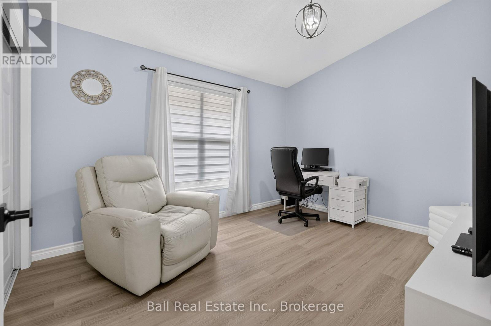 18 RUSSELL HILL ROAD - Image 24
