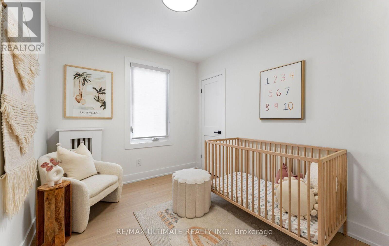 906 LOGAN AVENUE - Image 23