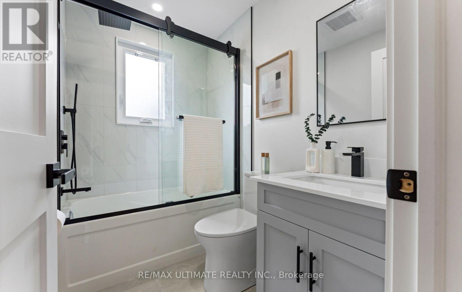 906 LOGAN AVENUE - 25