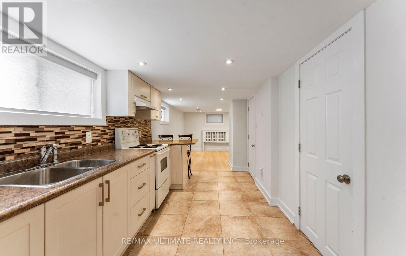 906 LOGAN AVENUE - Image 29