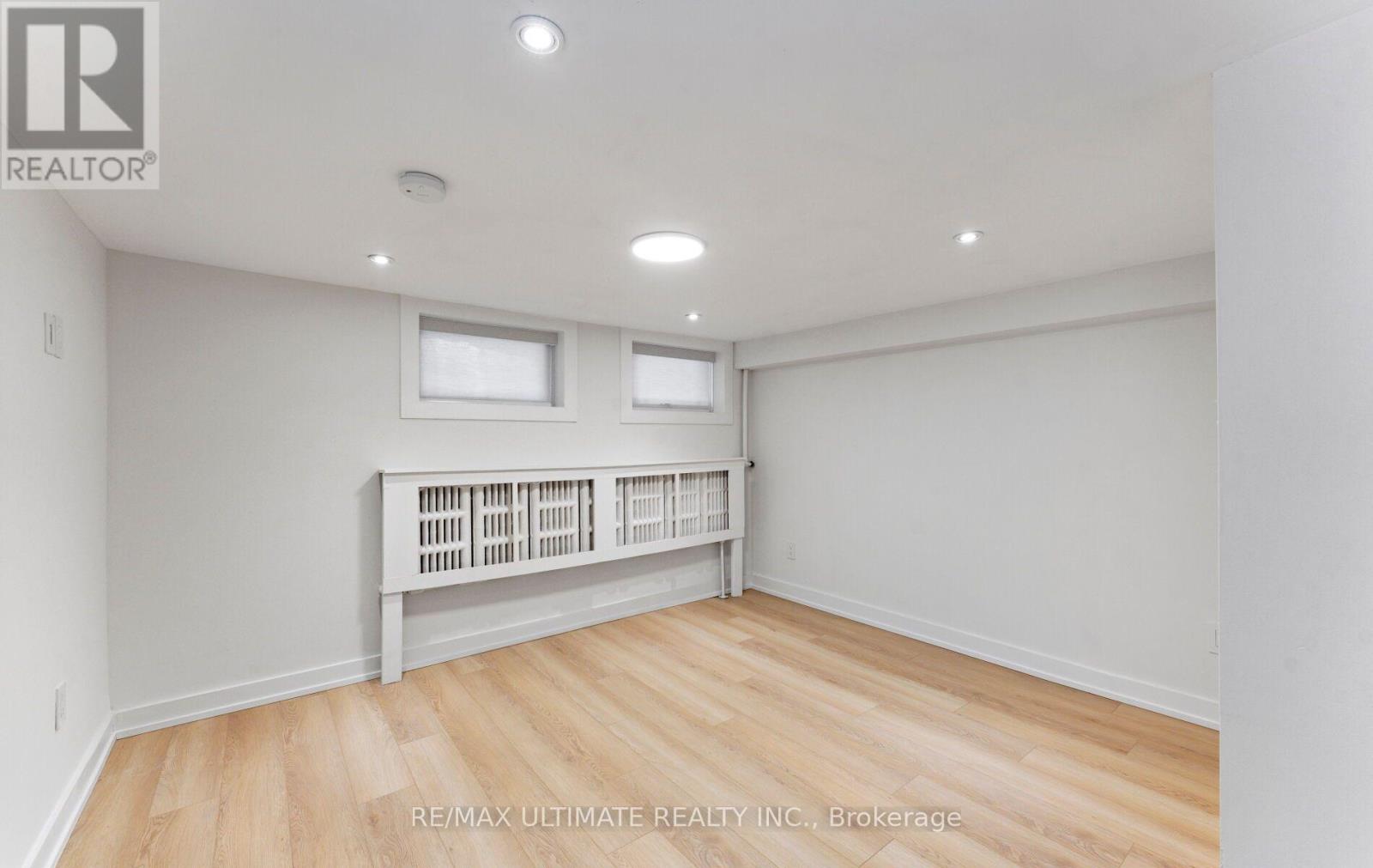 906 LOGAN AVENUE - 32